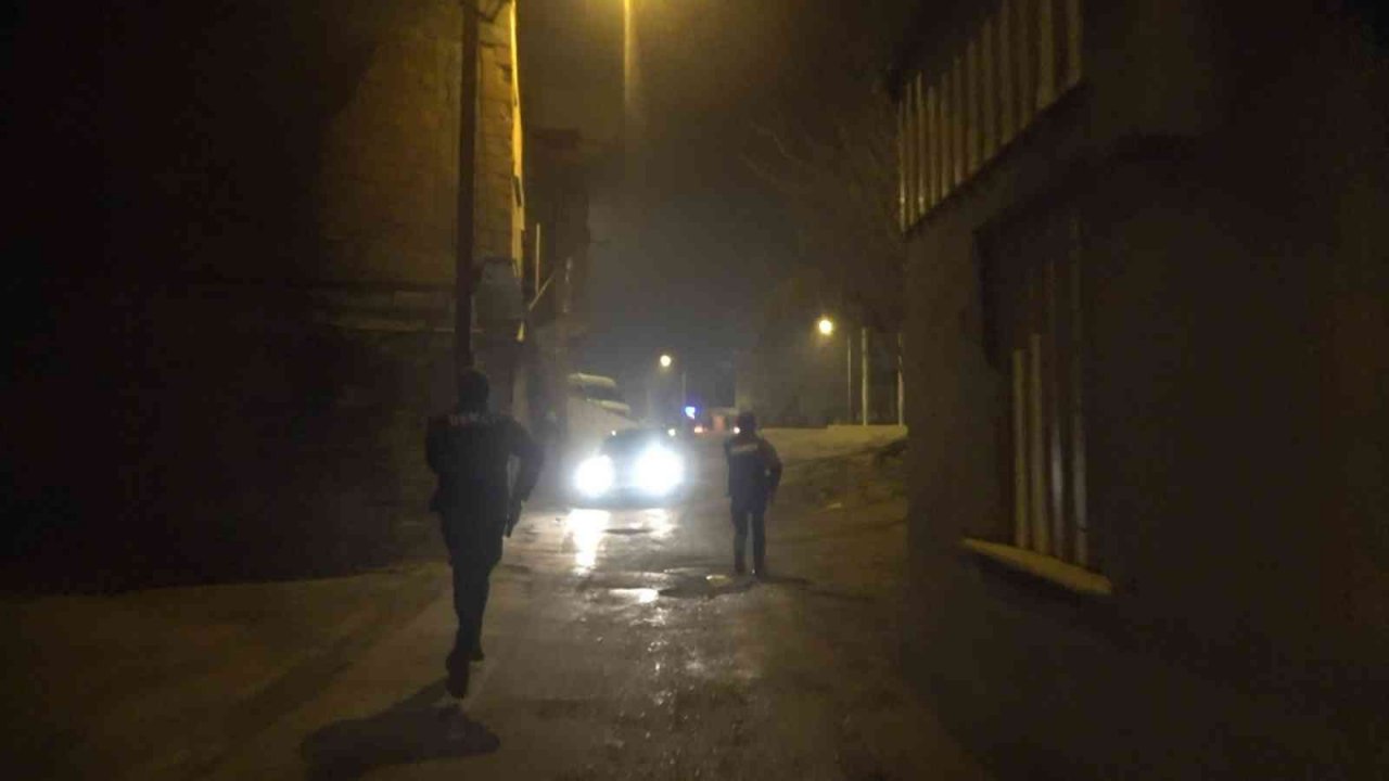 Babasının otomobiliyle kaçarken kaza yaptı, ehliyetsiz yakalandı