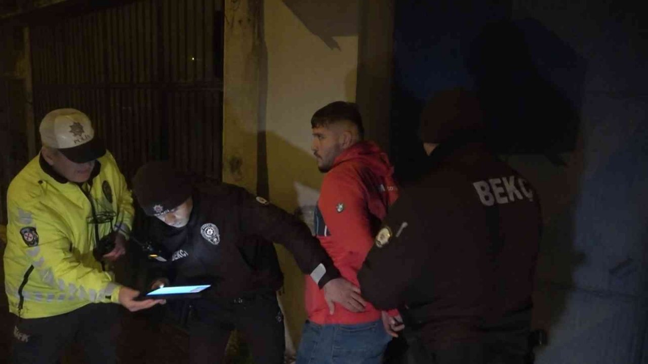 Babasının otomobiliyle kaçarken kaza yaptı, ehliyetsiz yakalandı