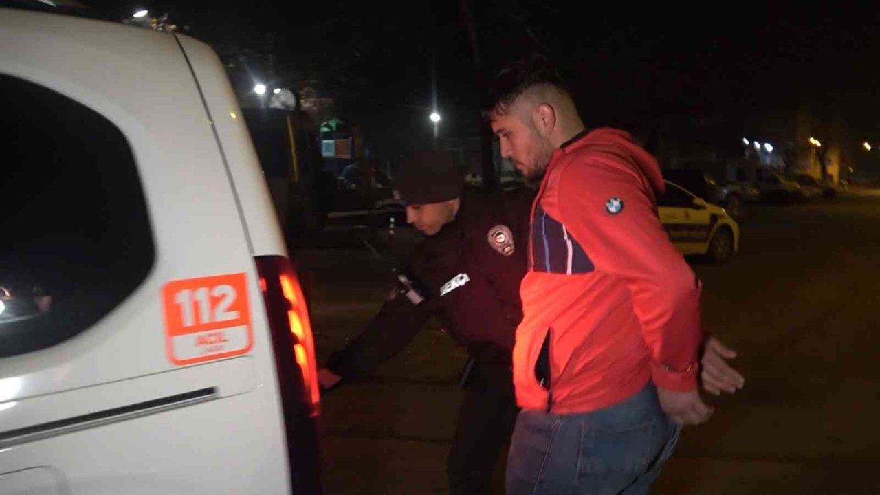 Babasının otomobiliyle kaçarken kaza yaptı, ehliyetsiz yakalandı