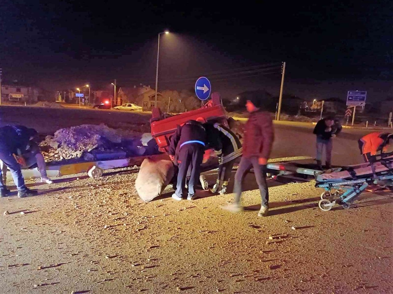 Kontrolden çıkan otomobil kavşakta takla attı: 3 yaralı