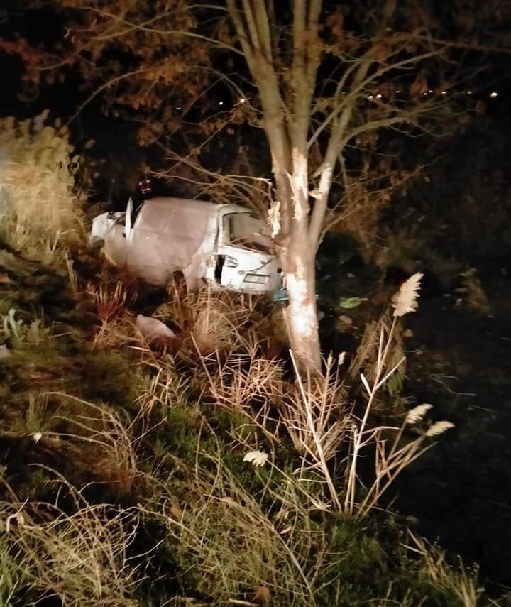 Tarlaya uçan minibüs gence mezar oldu; 1 ölü, 2 yaralı