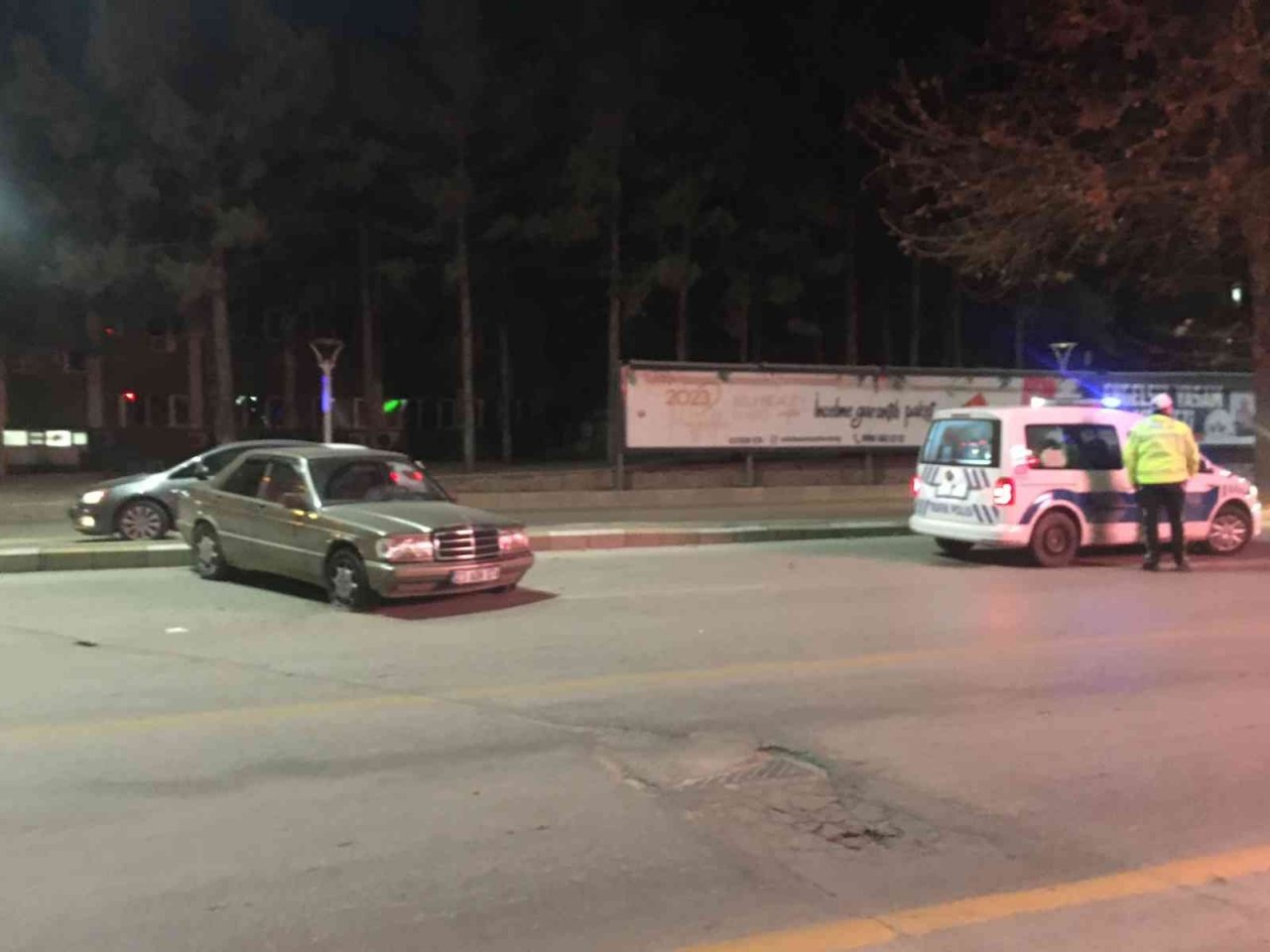 Kaza yaptı, aracı bırakıp kaçtı