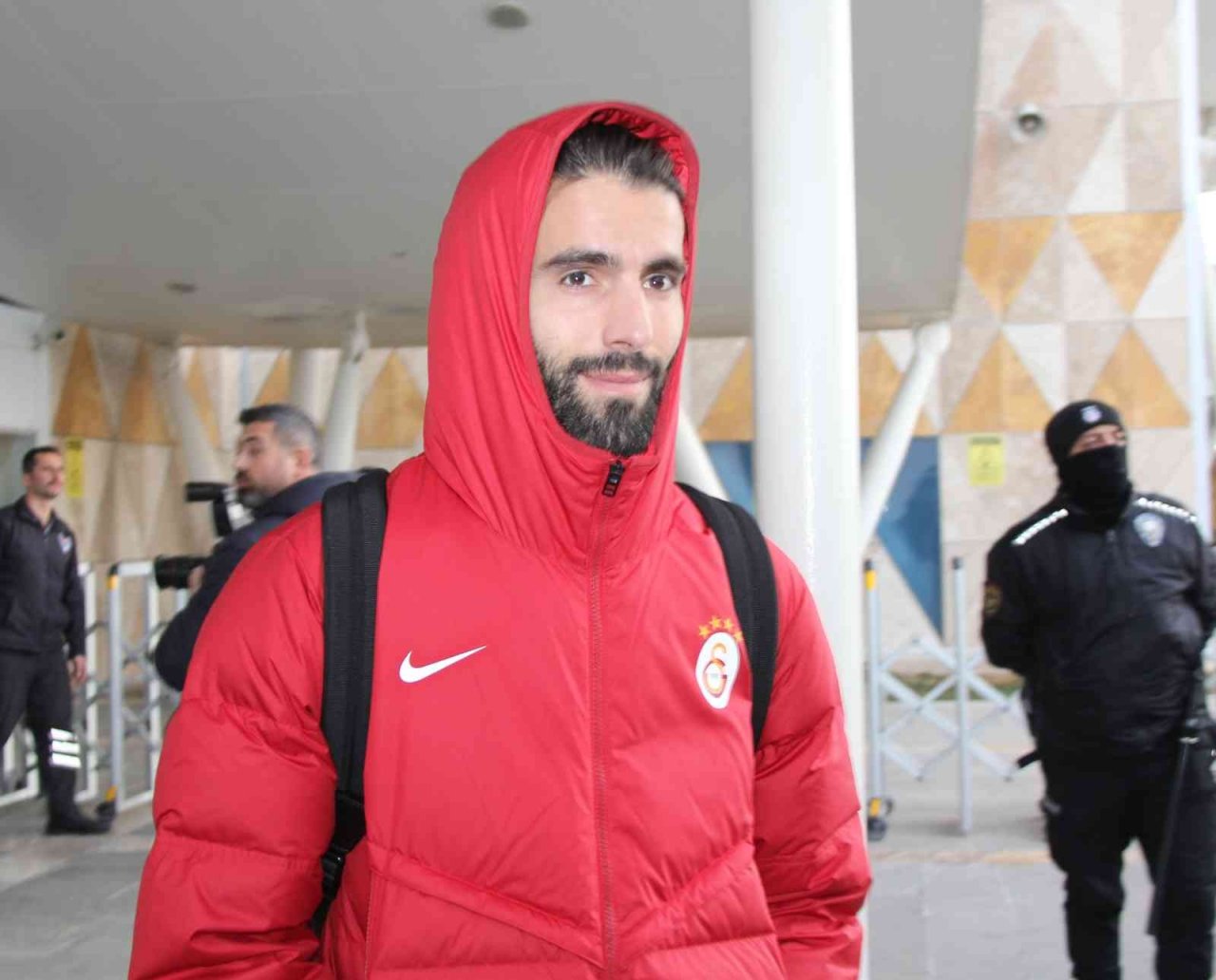 Galatasaray kafilesine Sivas’ta meşaleli karşılama