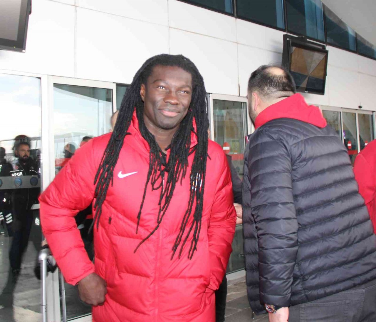 Galatasaray kafilesine Sivas’ta meşaleli karşılama