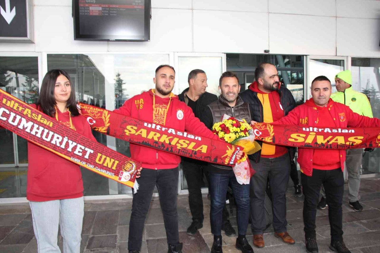 Galatasaray kafilesine Sivas’ta meşaleli karşılama
