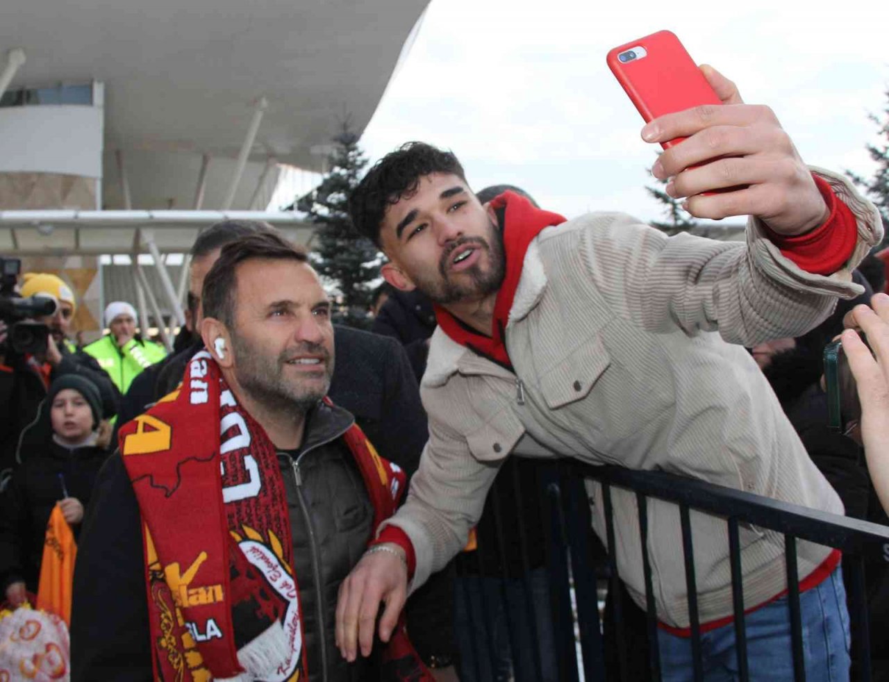 Galatasaray kafilesine Sivas’ta meşaleli karşılama