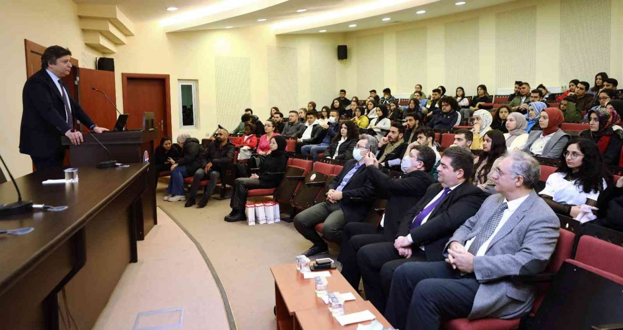 Öğrencilere sermaye piyasalarında trendler ve kariyer planlaması anlatıldı