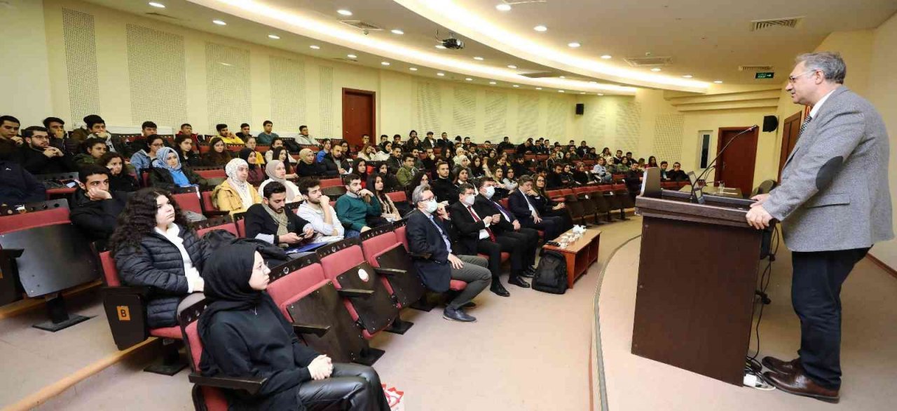 Öğrencilere sermaye piyasalarında trendler ve kariyer planlaması anlatıldı