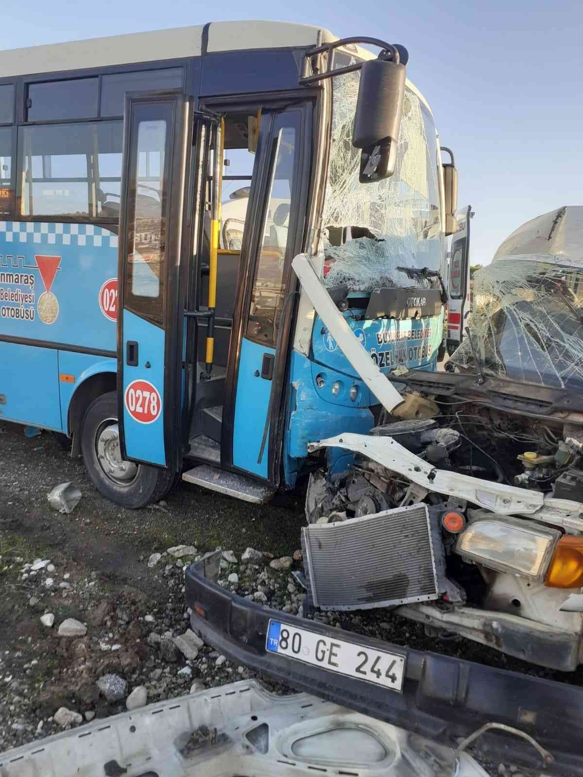 Kahramanmaraş’ta halk otobüsü ile minibüs çarpıştı: 1 ölü, 4 yaralı