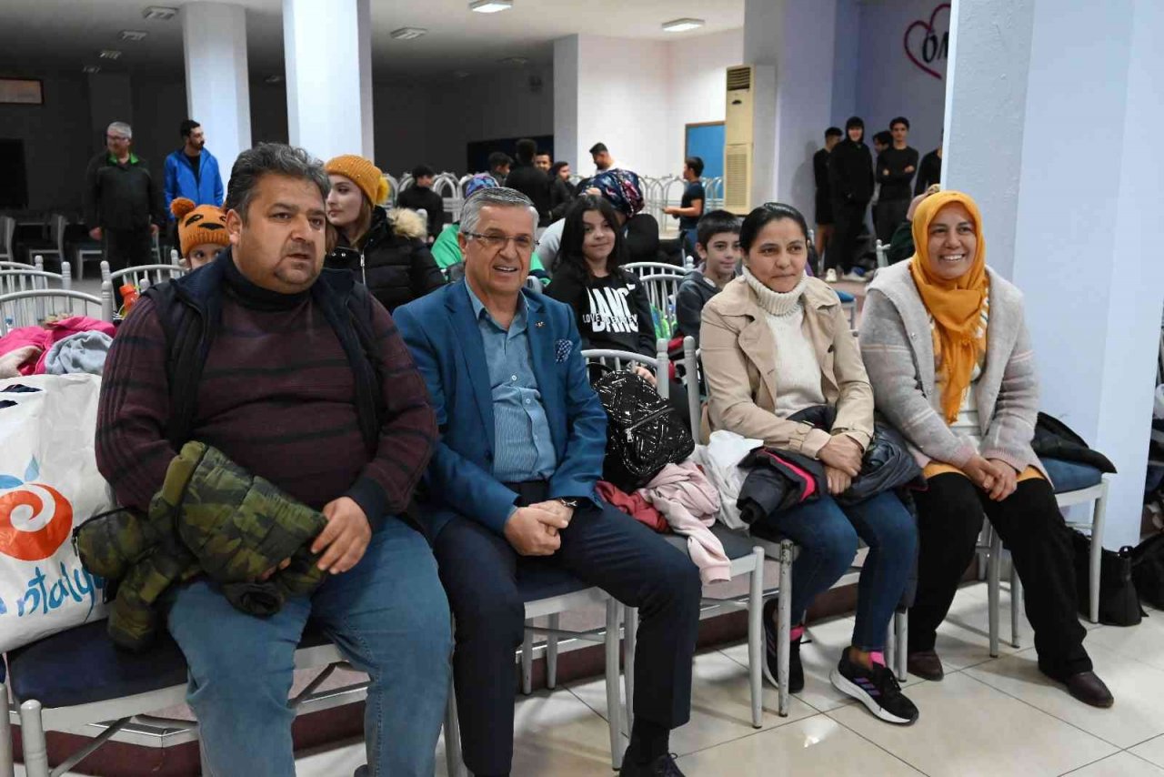 Düğün salonu gençler için spor salonuna dönüştürüldü