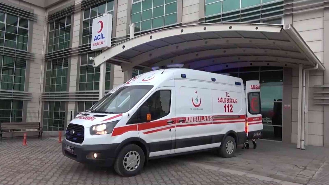 Takla atan otomobil şarampole devrildi: 1 ölü, 3 yaralı