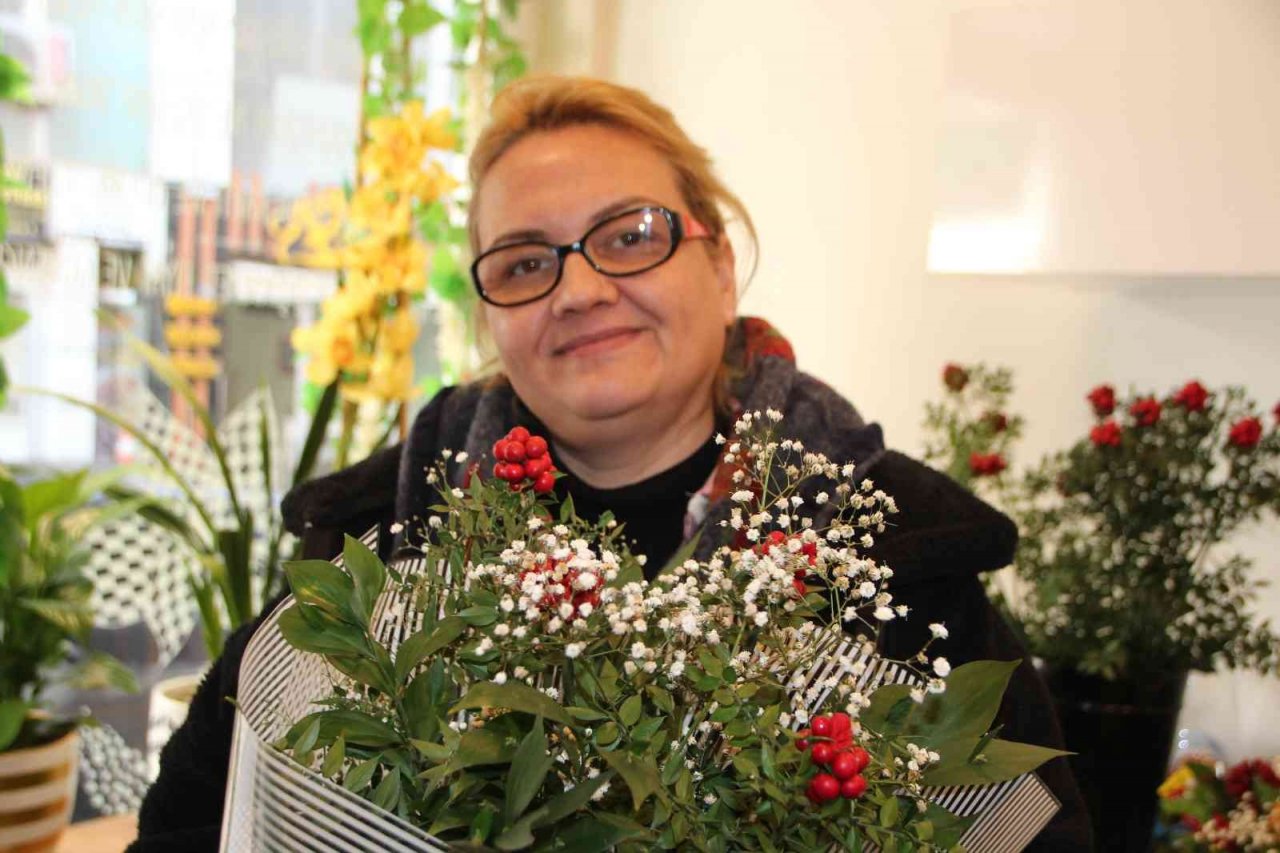 Yılbaşı çiçeği olarak da bilinen ’kokina’ya büyük ilgi