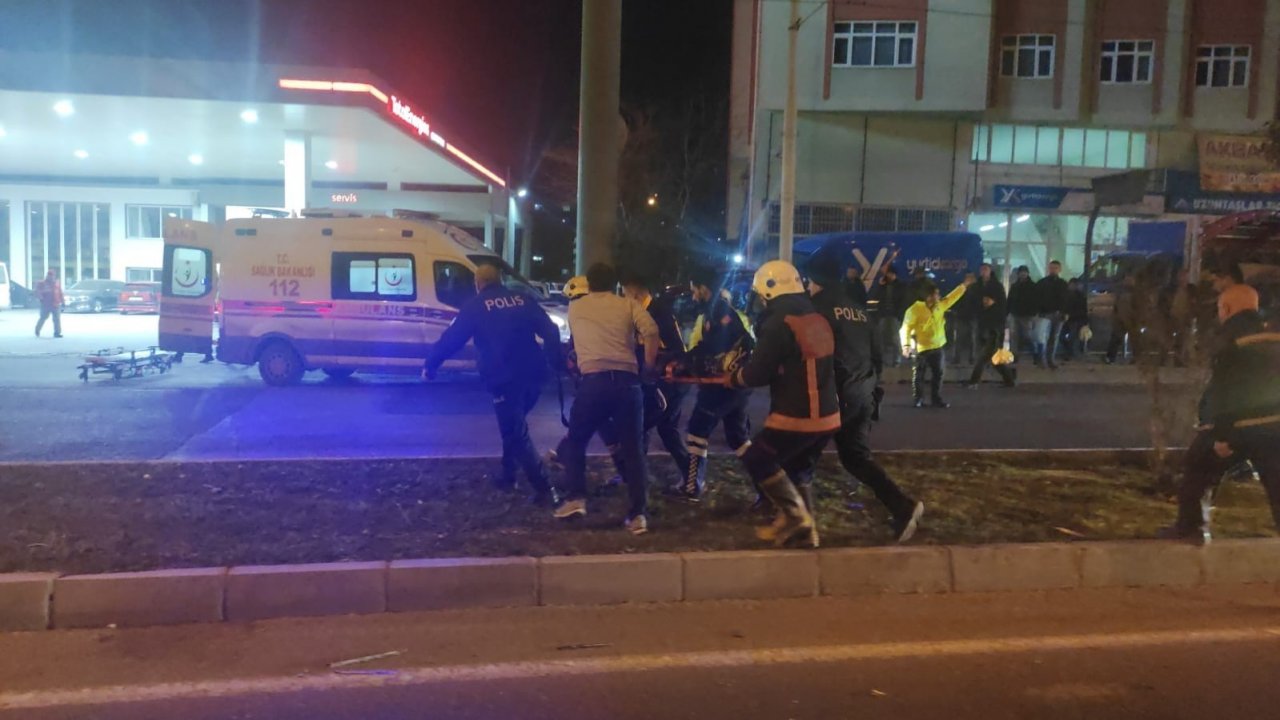 Otomobilin çarptığı çocuk kurtarılamadı