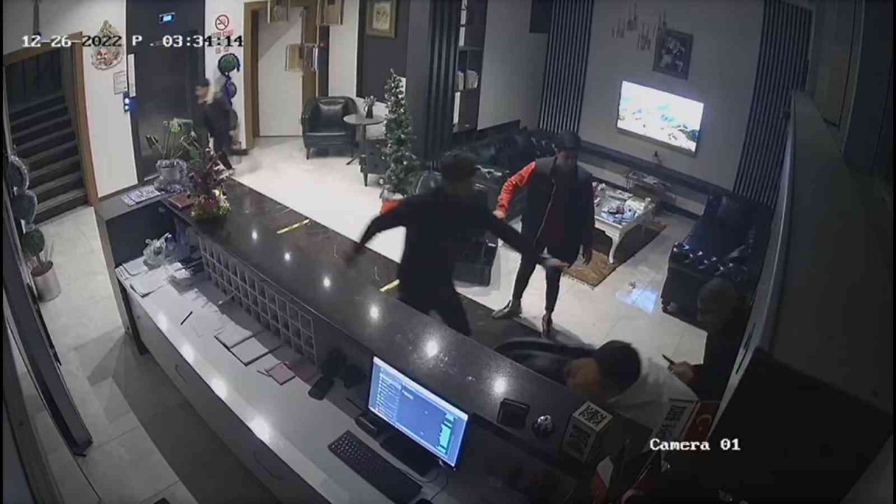 Manisa’da bir otelde film gibi çatışma