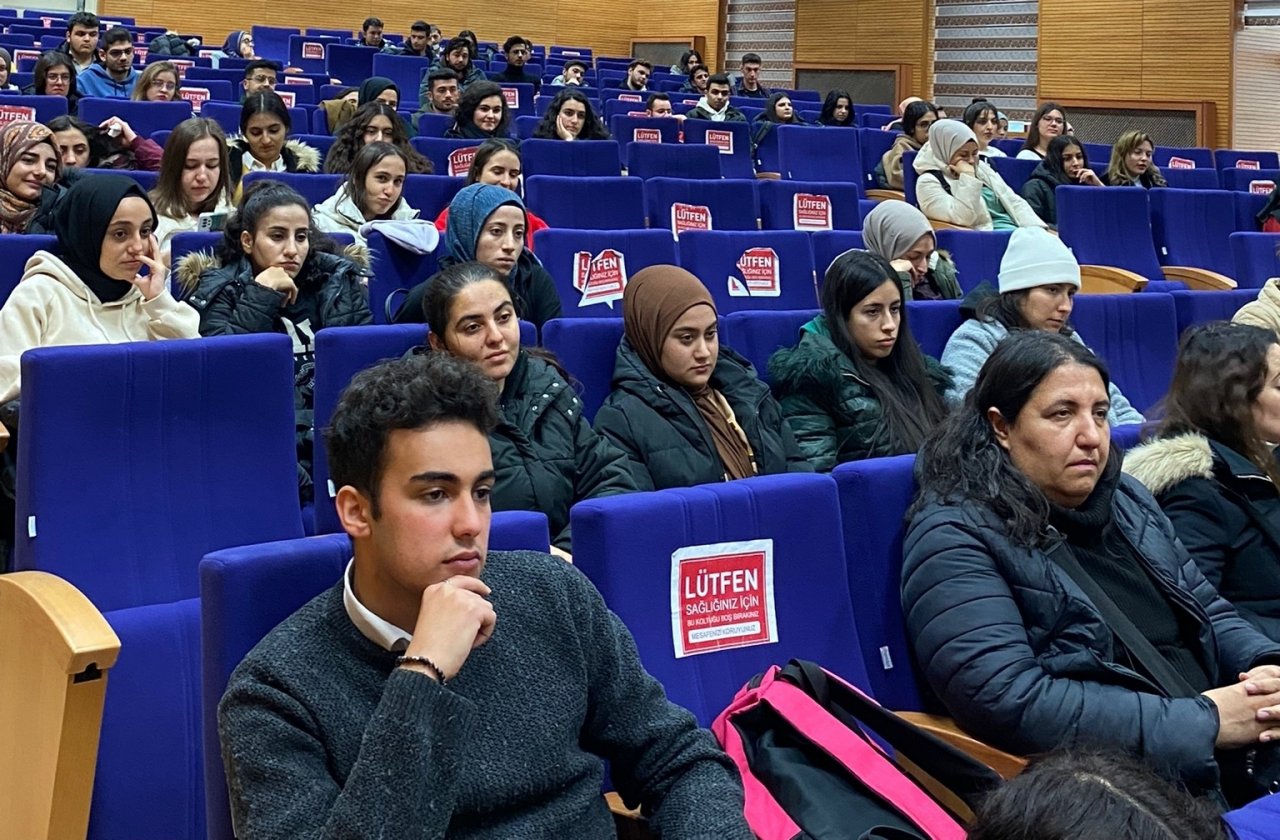 NEVÜ’de “Öğretmenlik Mesleğinde Eğitimden Hayata” konulu konferans düzenlendi