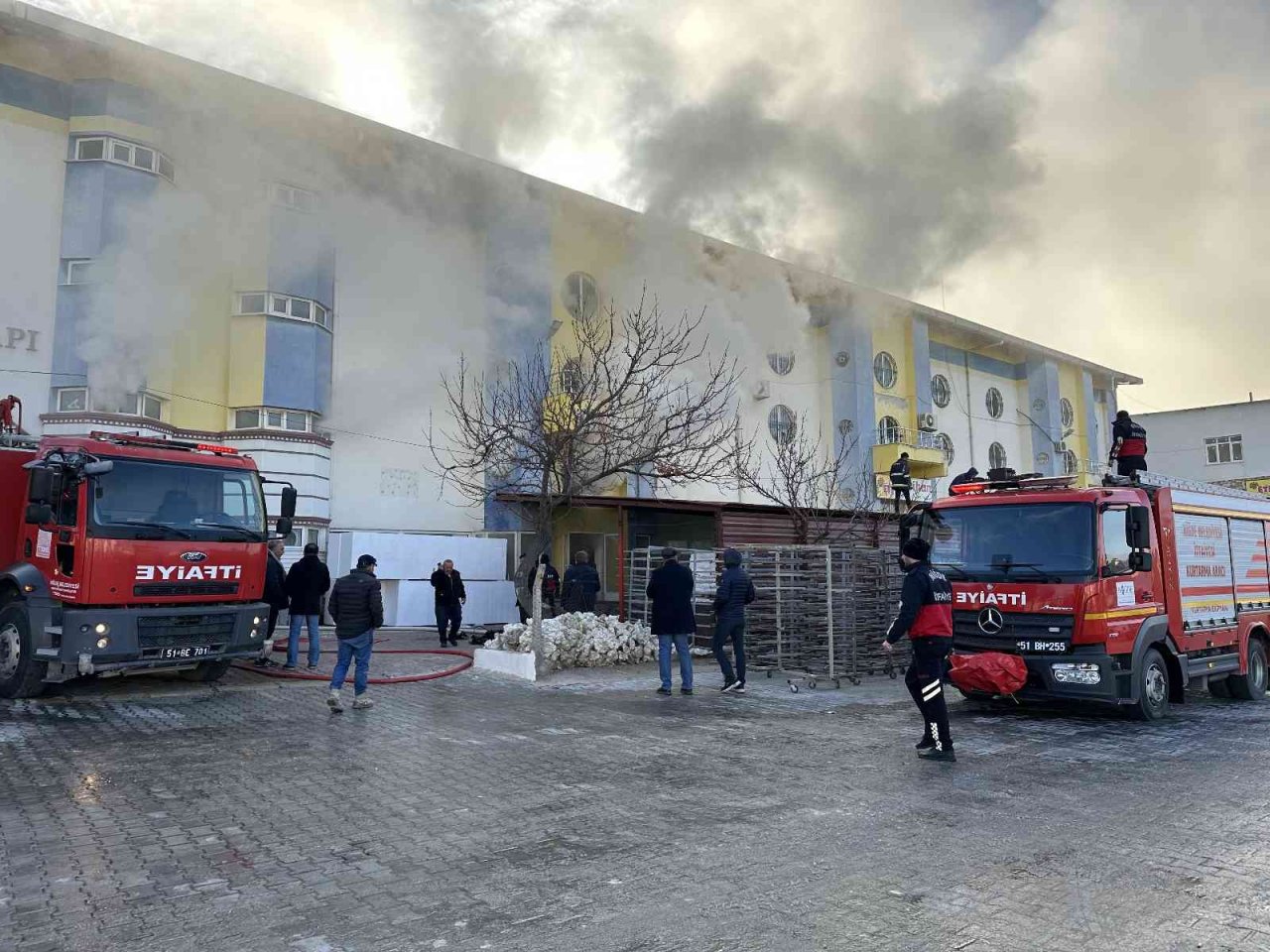 İş yerinin kazan dairesindeki yangın büyümeden söndürüldü