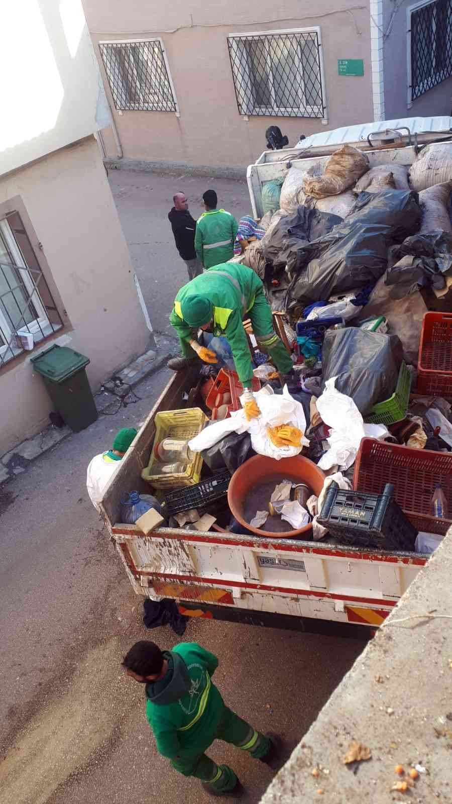 Osmangazi’de çöp ev temizlendi mahalleli nefes aldı