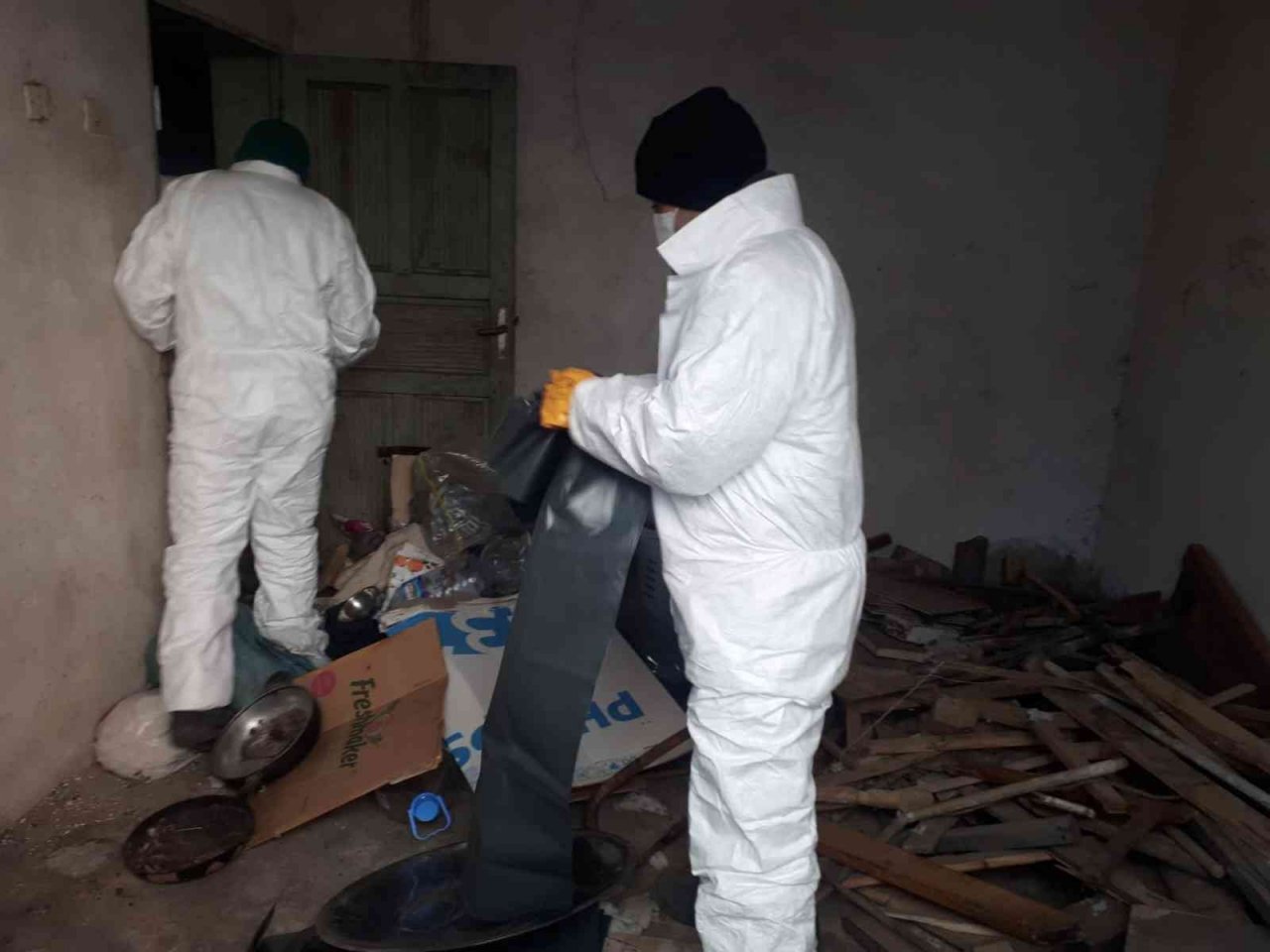 Osmangazi’de çöp ev temizlendi mahalleli nefes aldı