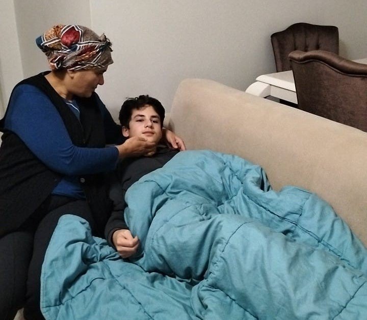 Bakkala giden çocuğa köpek saldırdı, o anlar kamerada