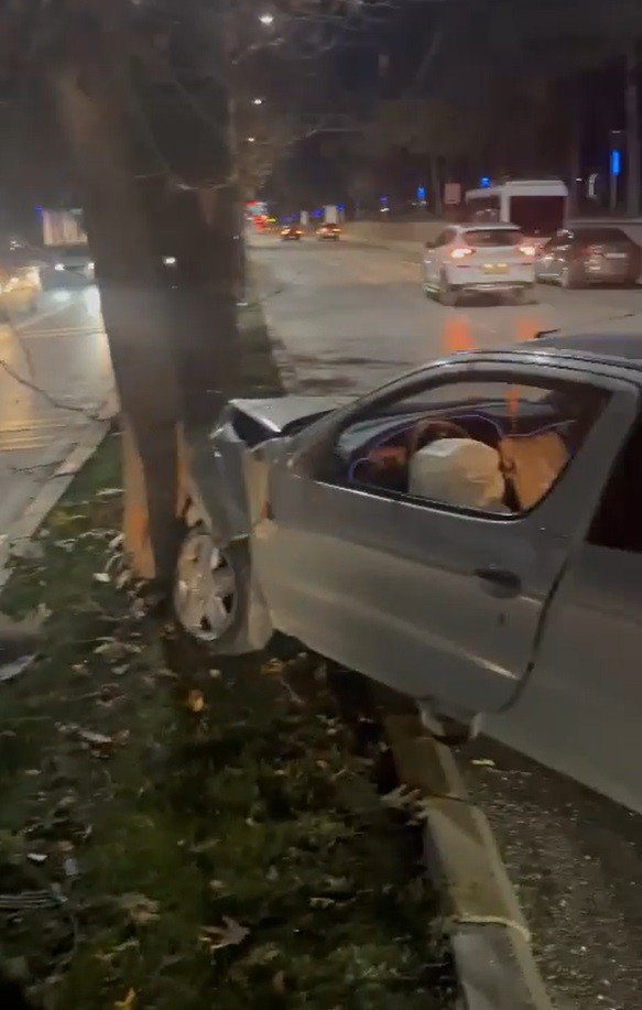 Kaza yaptı, aracı bırakıp kaçtı