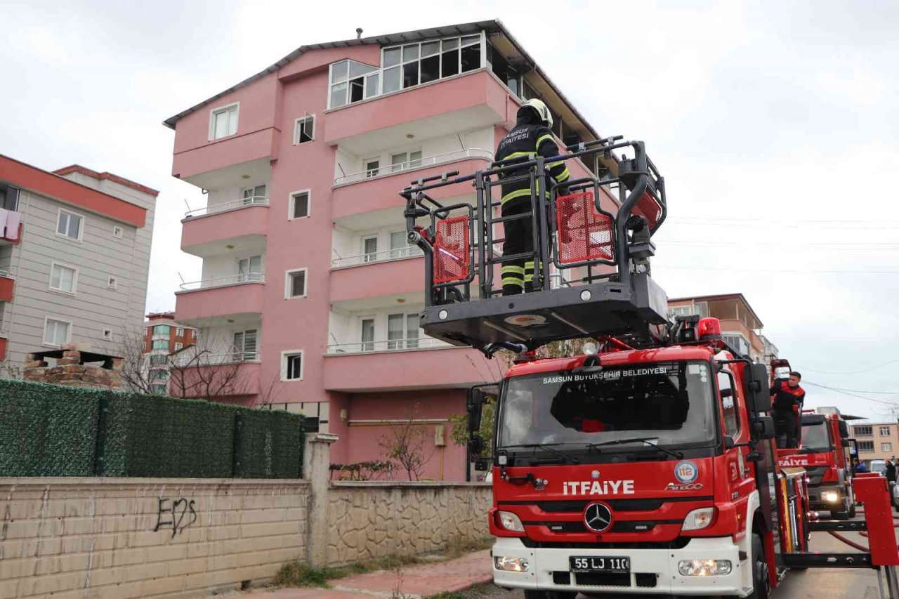 Çatı katındaki yangın ucuz atlatıldı