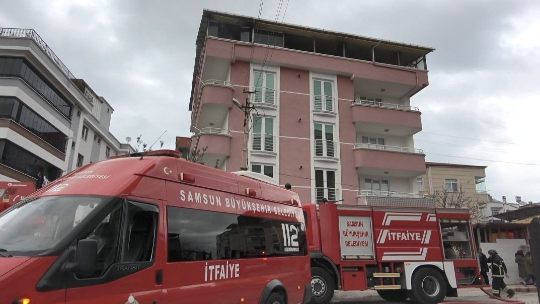 Çatı katındaki yangın ucuz atlatıldı