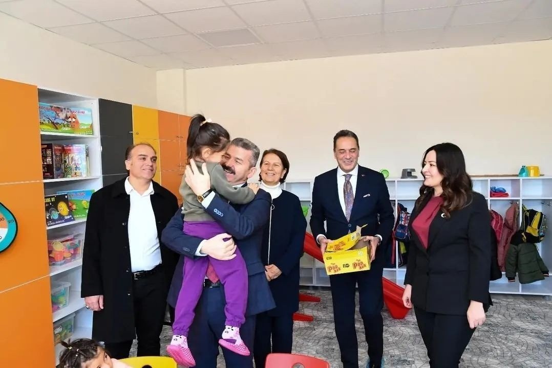 Eşme Saraycık İlkokulu ve Ortaokulunun resmi açılışı yapıldı