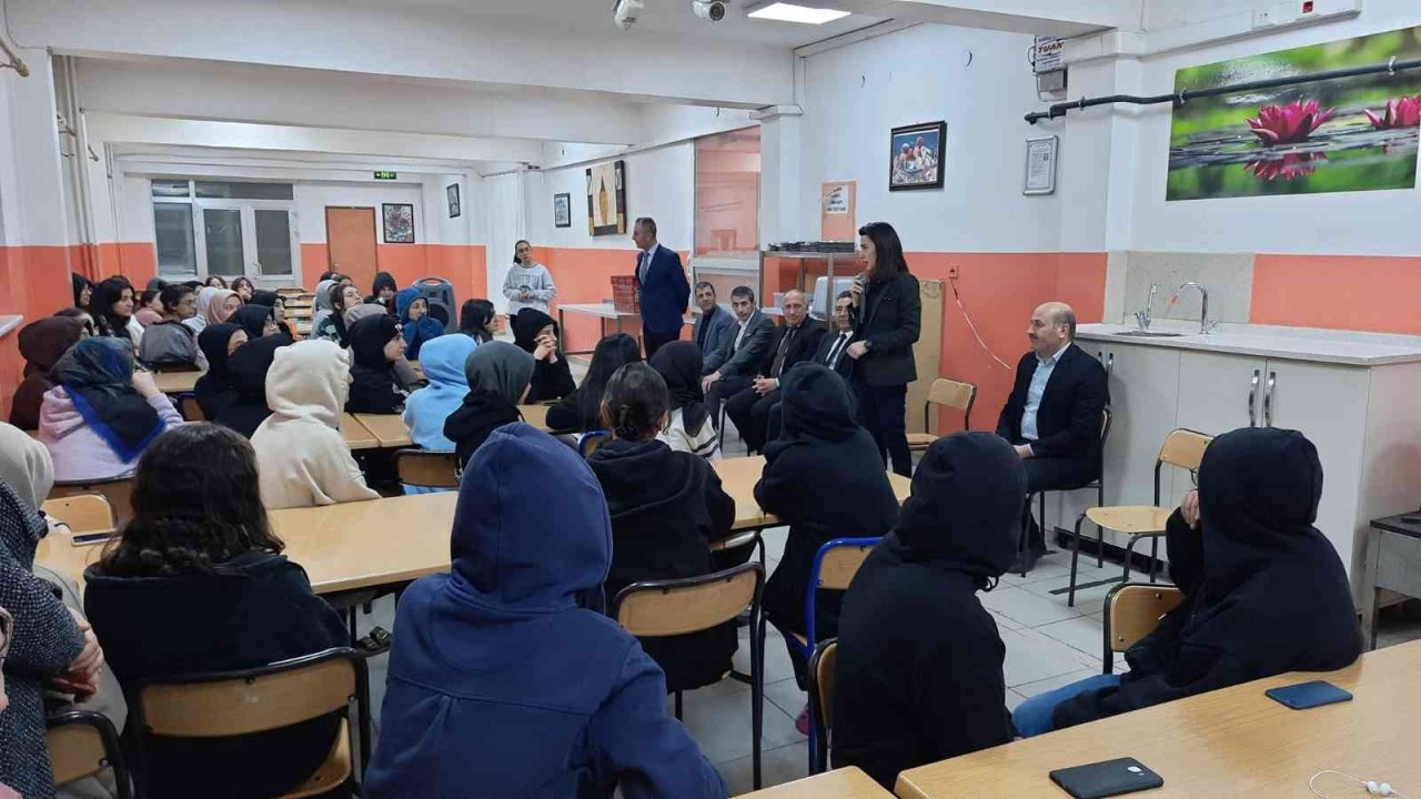 Vali Yardımcısı Dilce, Fen Lisesi öğrencileriyle buluştu