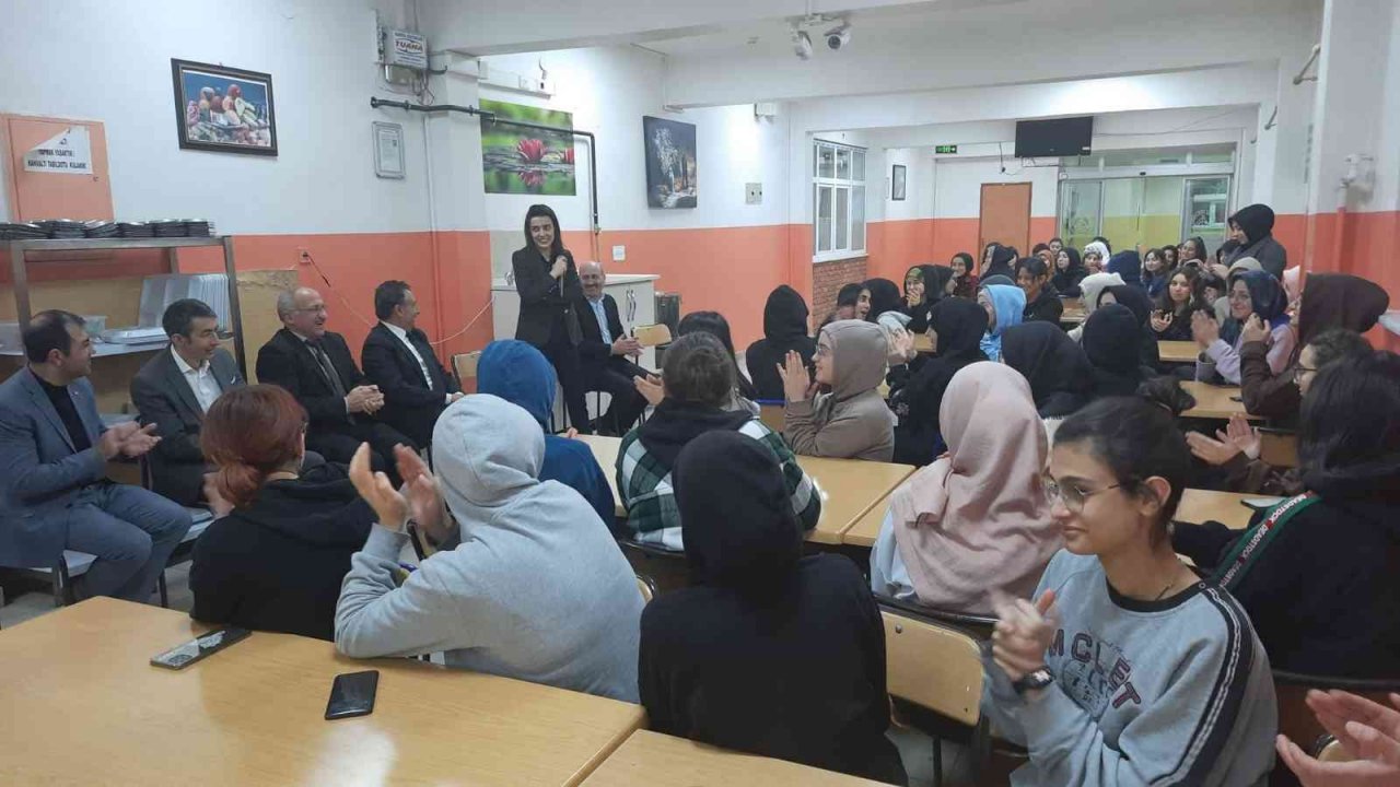 Vali Yardımcısı Dilce, Fen Lisesi öğrencileriyle buluştu