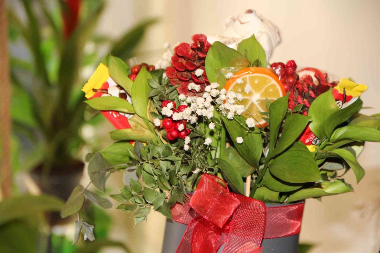 Yılbaşı çiçeği olarak da bilinen ’kokina’ya büyük ilgi