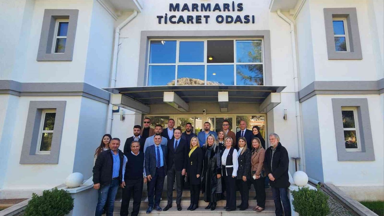 AK Parti Muğla Milletvekili Gökcan, Marmaris’te görüşmelerde bulundu