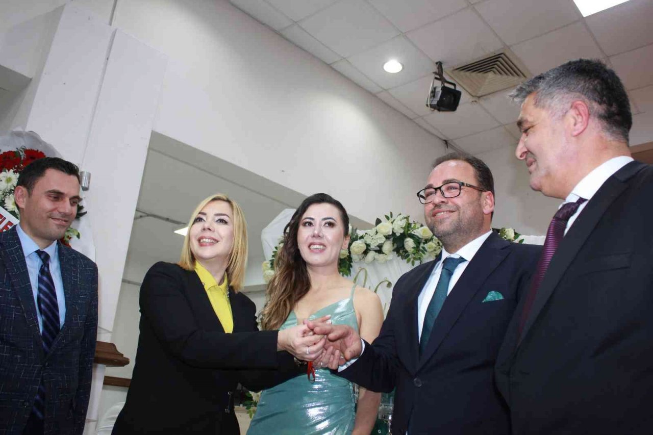 AK Parti Muğla Milletvekili Gökcan, Marmaris’te görüşmelerde bulundu