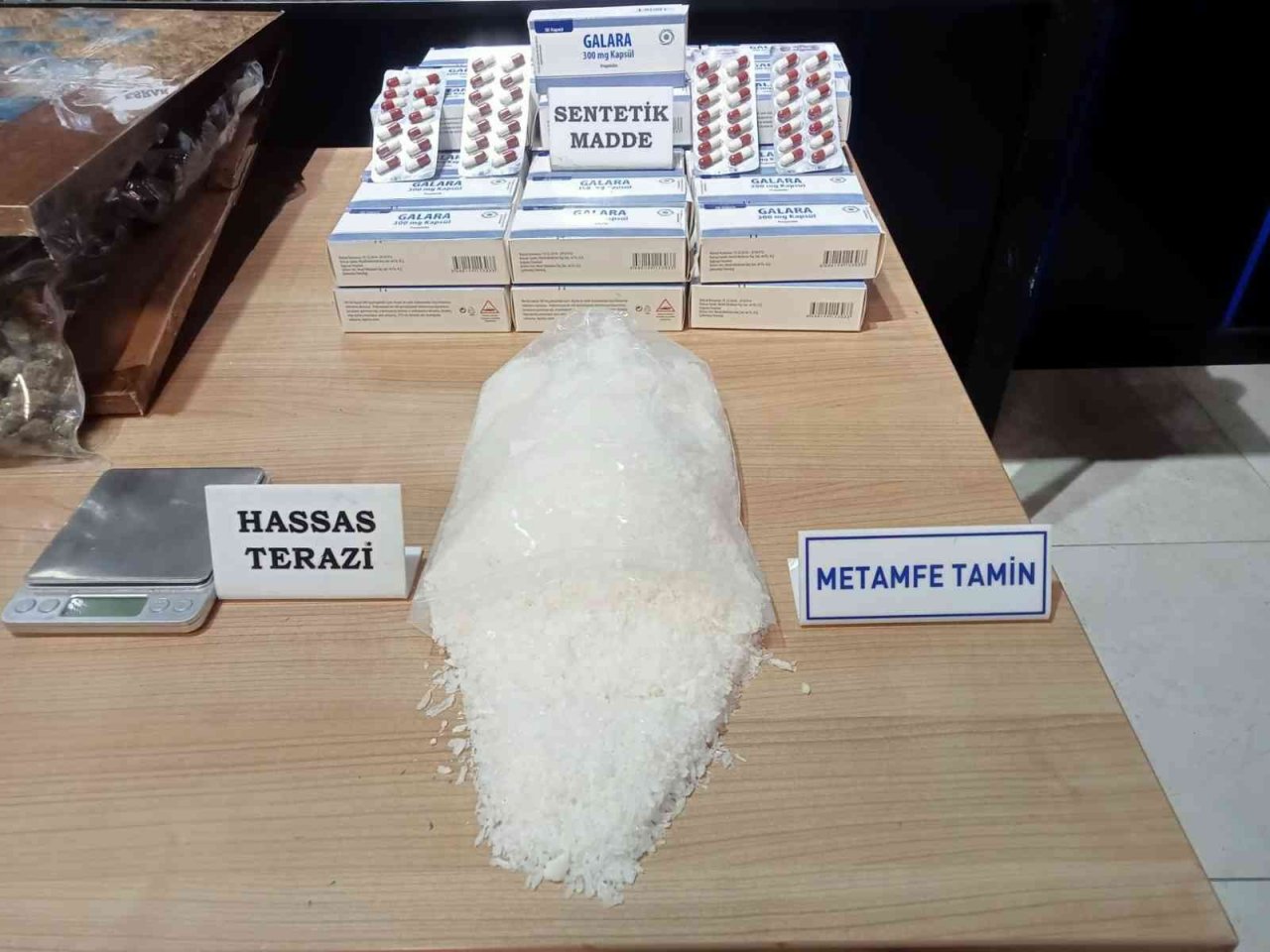 Ankara’daki 6 farklı narkotik operasyonunda 10 milyon liralık uyuşturucu ele geçirildi