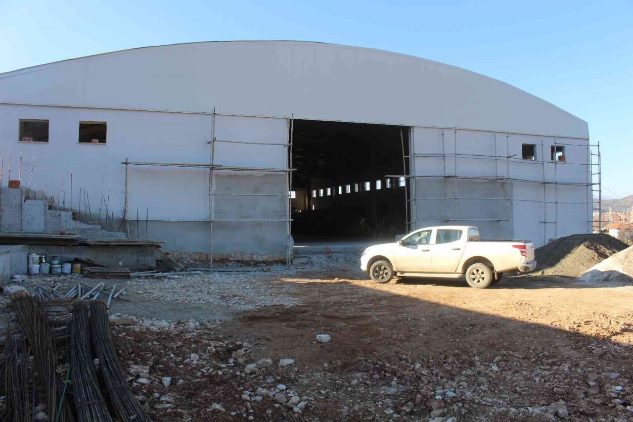 Büyükşehir’den Korkuteli Yazır’a çok amaçlı salon