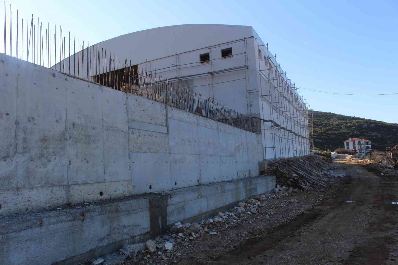 Büyükşehir’den Korkuteli Yazır’a çok amaçlı salon