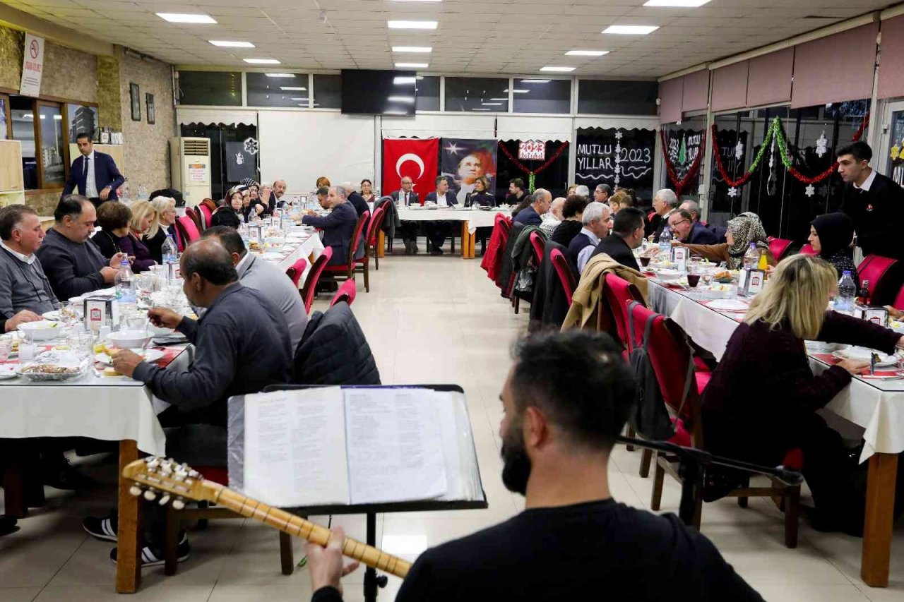 Bayraklı’da yılbaşı coşkusu