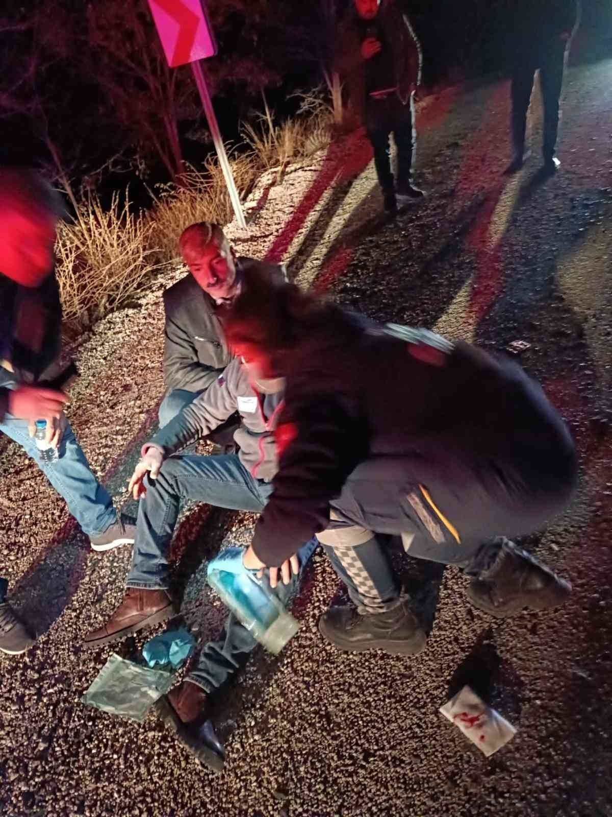 İki araç kafa kafaya çarpıştı, 6 kişi yaralandı