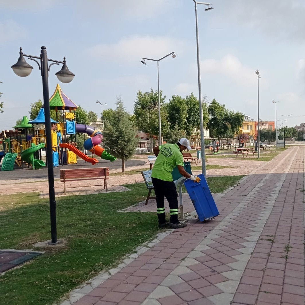 Ceyhan’da 560 adet yeni çöp konteyneri hizmete sunuldu