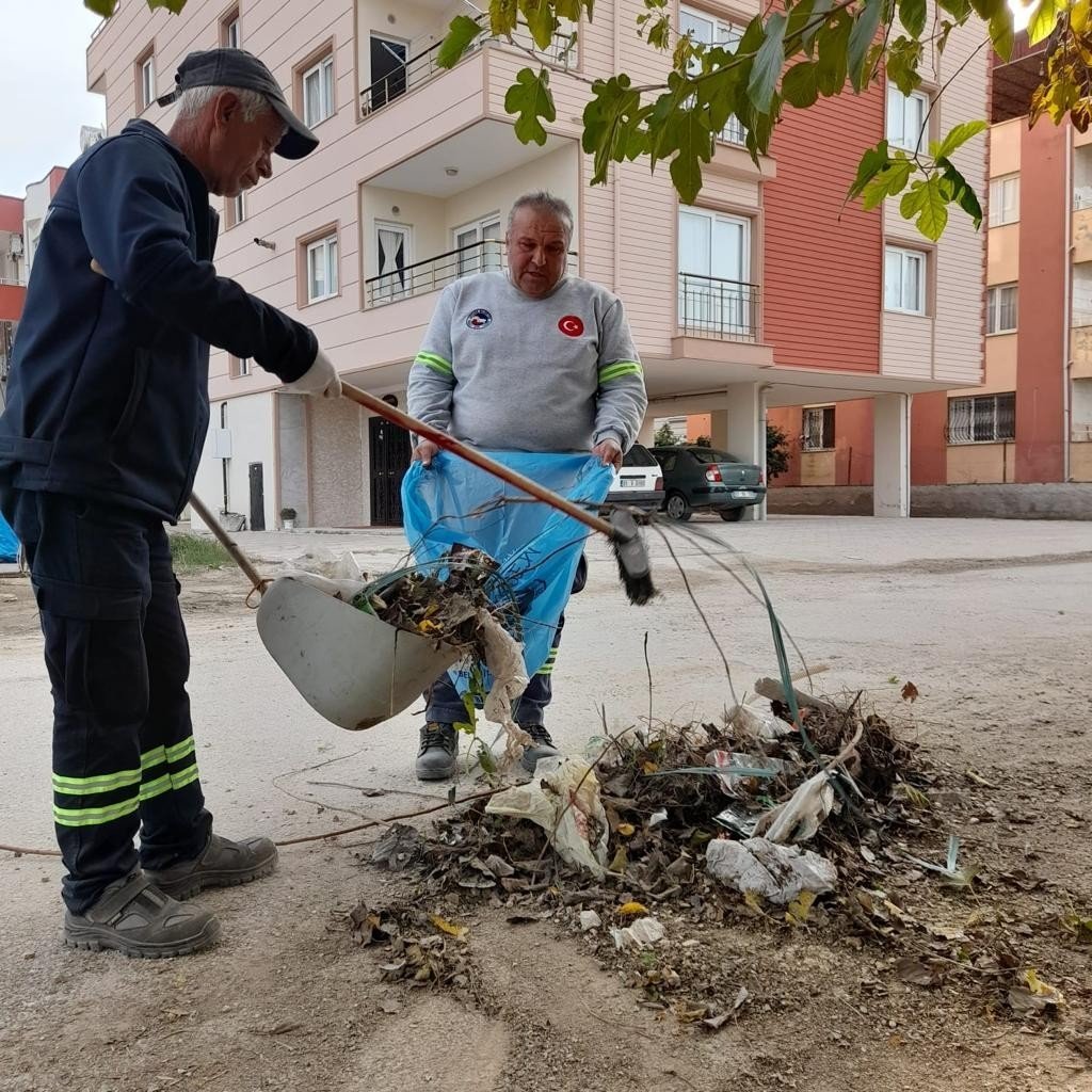 Ceyhan’da 560 adet yeni çöp konteyneri hizmete sunuldu