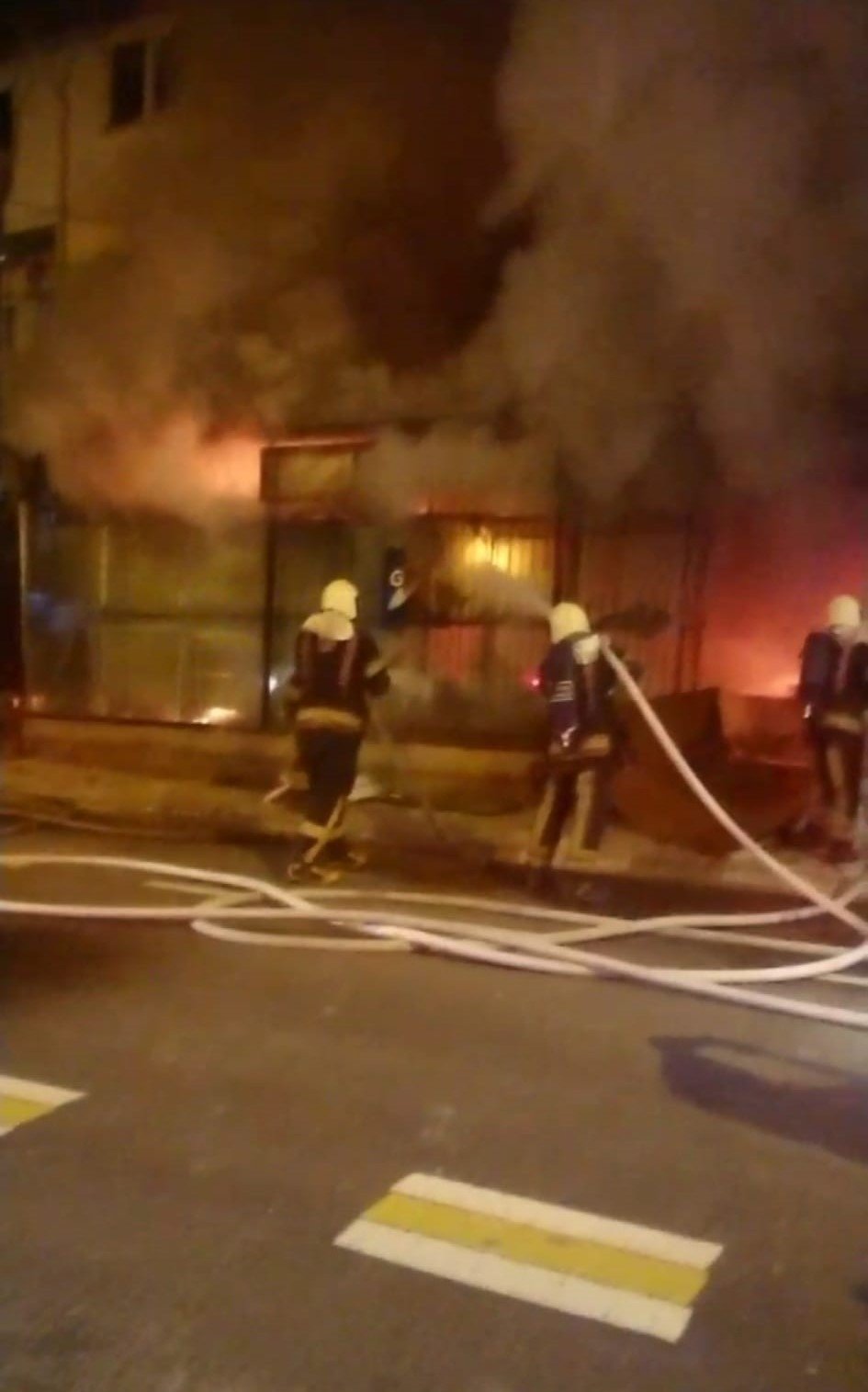 Market alev alev yandı