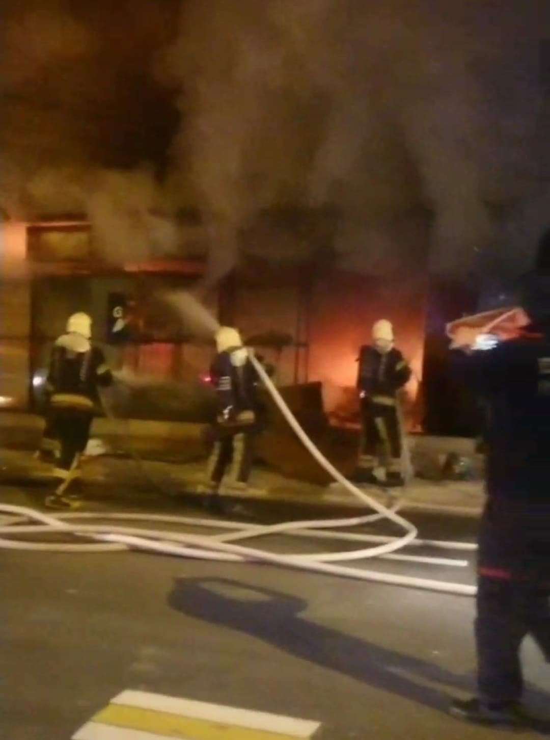 Market alev alev yandı