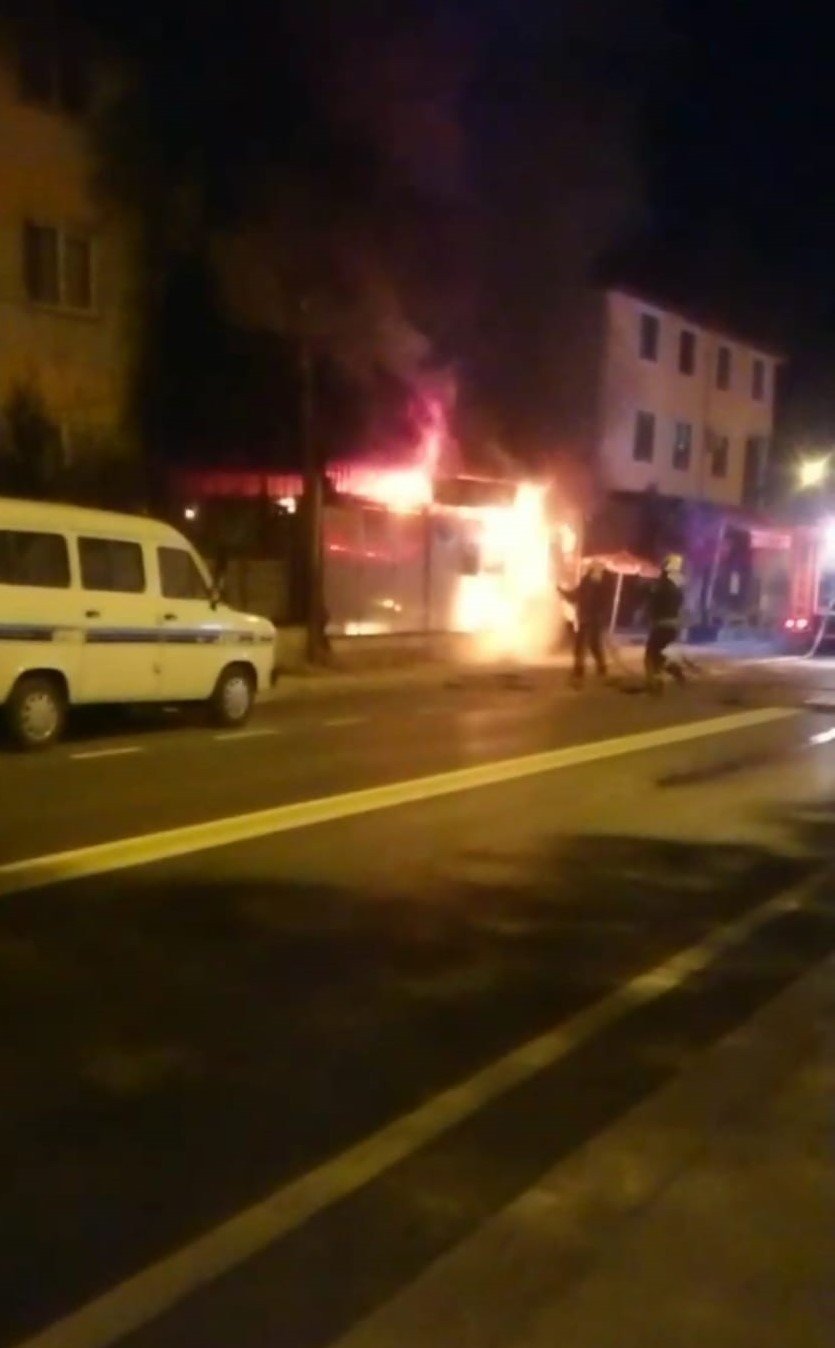 Market alev alev yandı