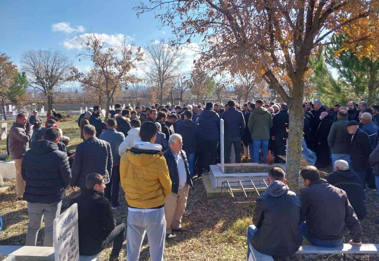 Askerden yeni dönen öğretmen adayı hayatını kaybetti