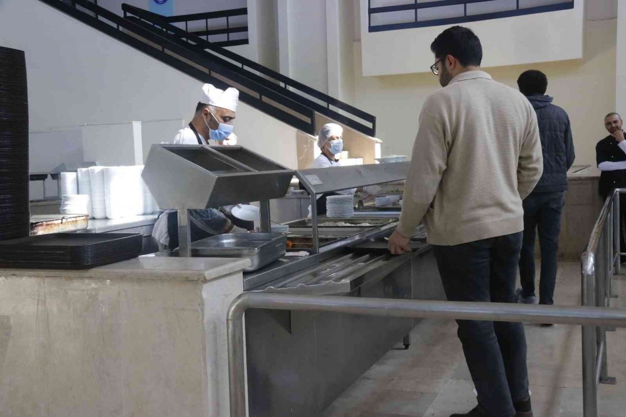 Dicle Üniversitesinde 1993’teki bombalı saldırının izleri yemekhane tezgahında