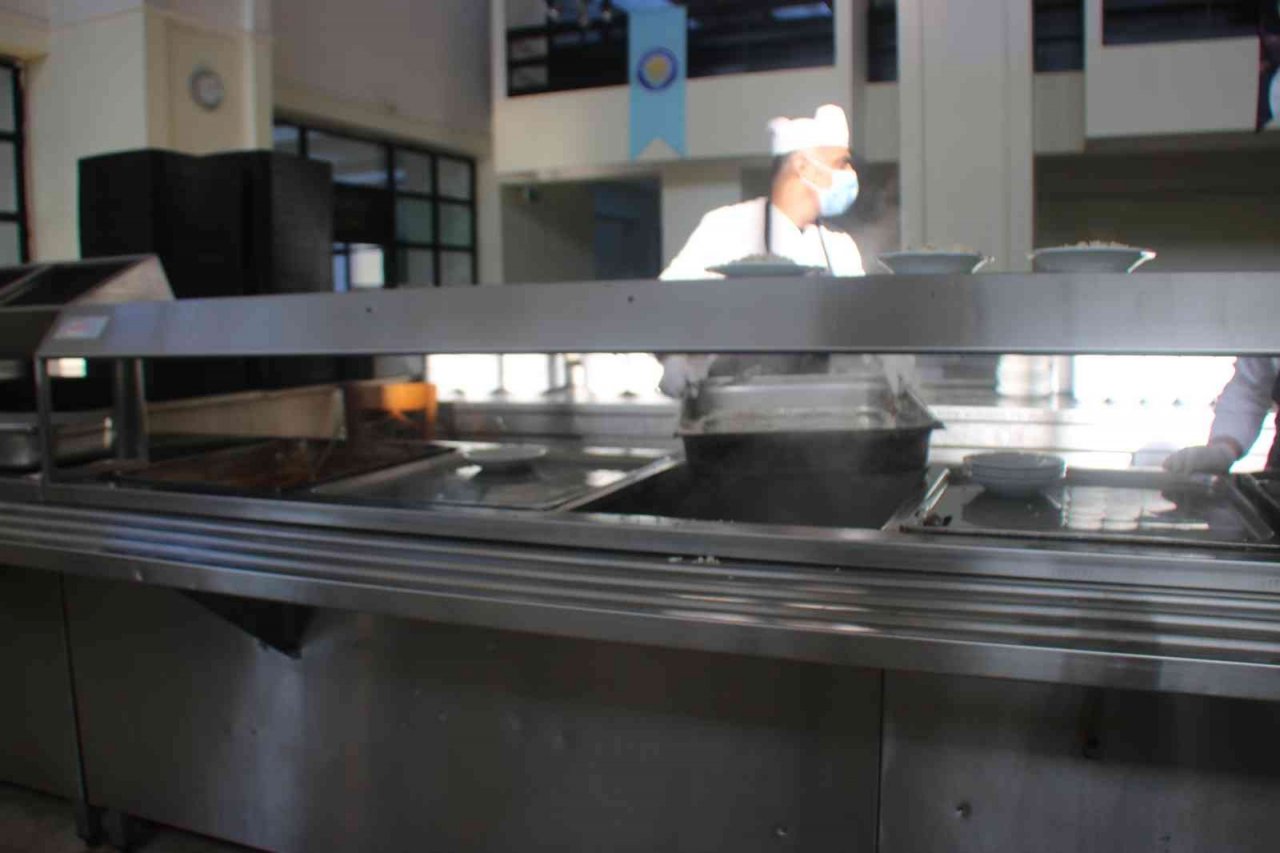 Dicle Üniversitesinde 1993’teki bombalı saldırının izleri yemekhane tezgahında