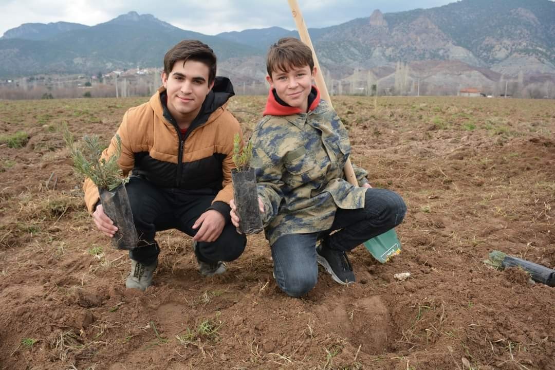 Lavantalar öğrencilerin ellerinden toprakla buluştu