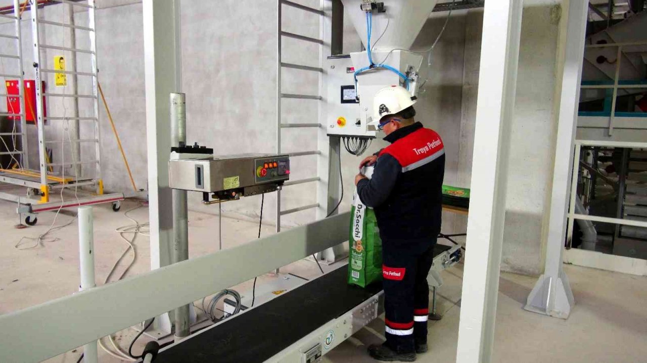 Ezine Gıda İhtisas OSB’nin ilk fabrikası üretime başladı