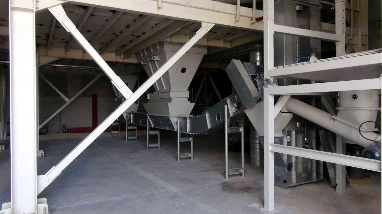 Ezine Gıda İhtisas OSB’nin ilk fabrikası üretime başladı