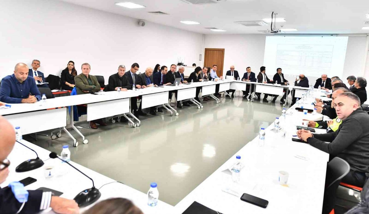 İzmir’de toplu taşımada tam ücret 8,78 TL oldu