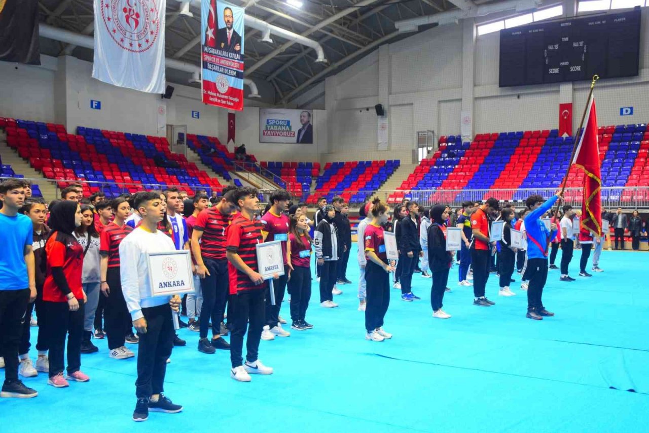 Karabük’te Okul Sporları Gençler (A) - Bilek Güreşi grup müsabakaları başladı